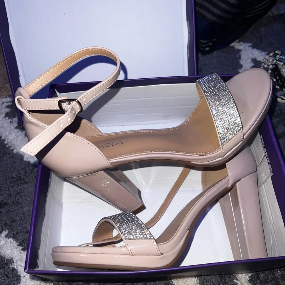 heels - Picture 2 of 3